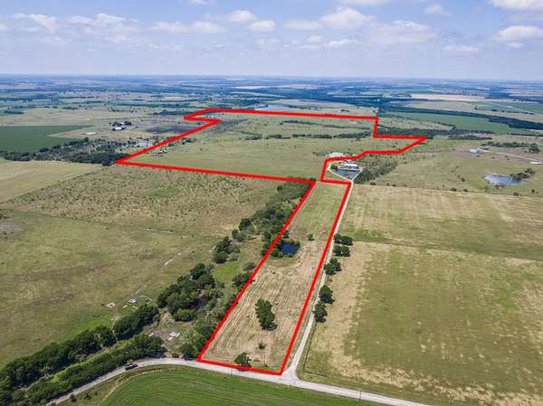 189 Acres of Land for Sale in Italy, Texas