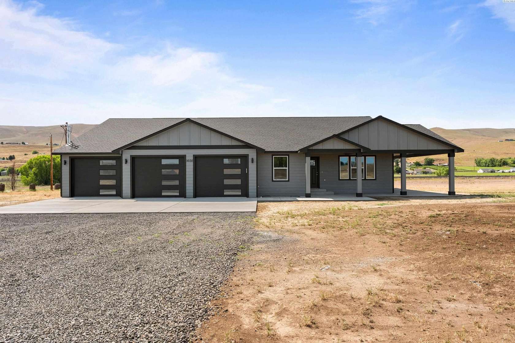 5.23 Acres of Residential Land with Home for Sale in Prosser, Washington