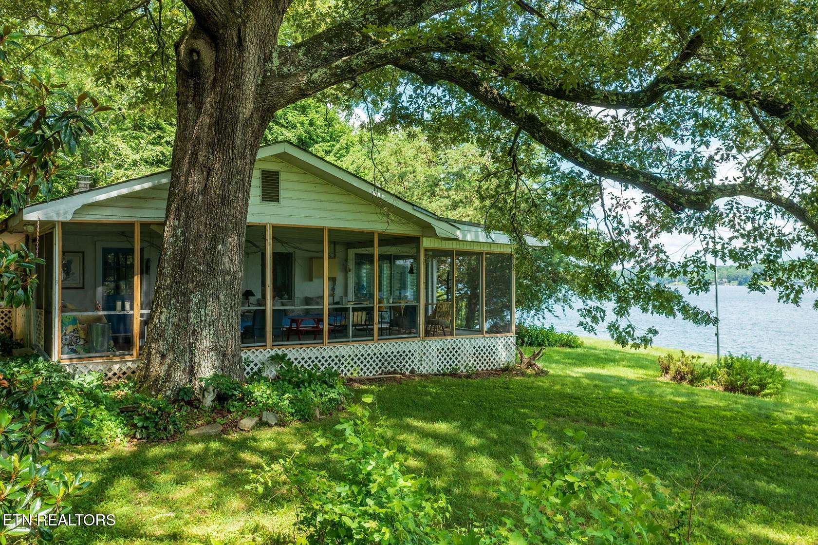 2.2 Acres of Residential Land with Home for Sale in Rockwood, Tennessee