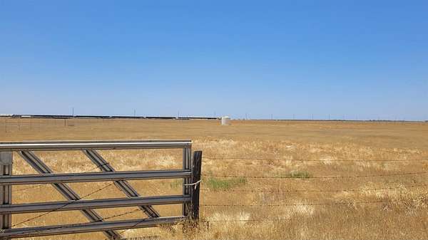 4.6 Acres of Residential Land for Sale in Pixley, California