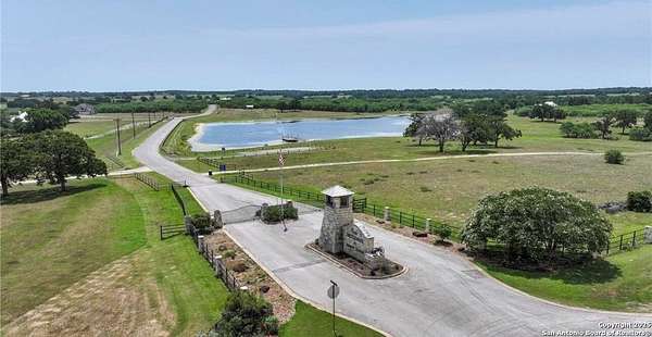 5 Acres of Residential Land for Sale in Luling, Texas