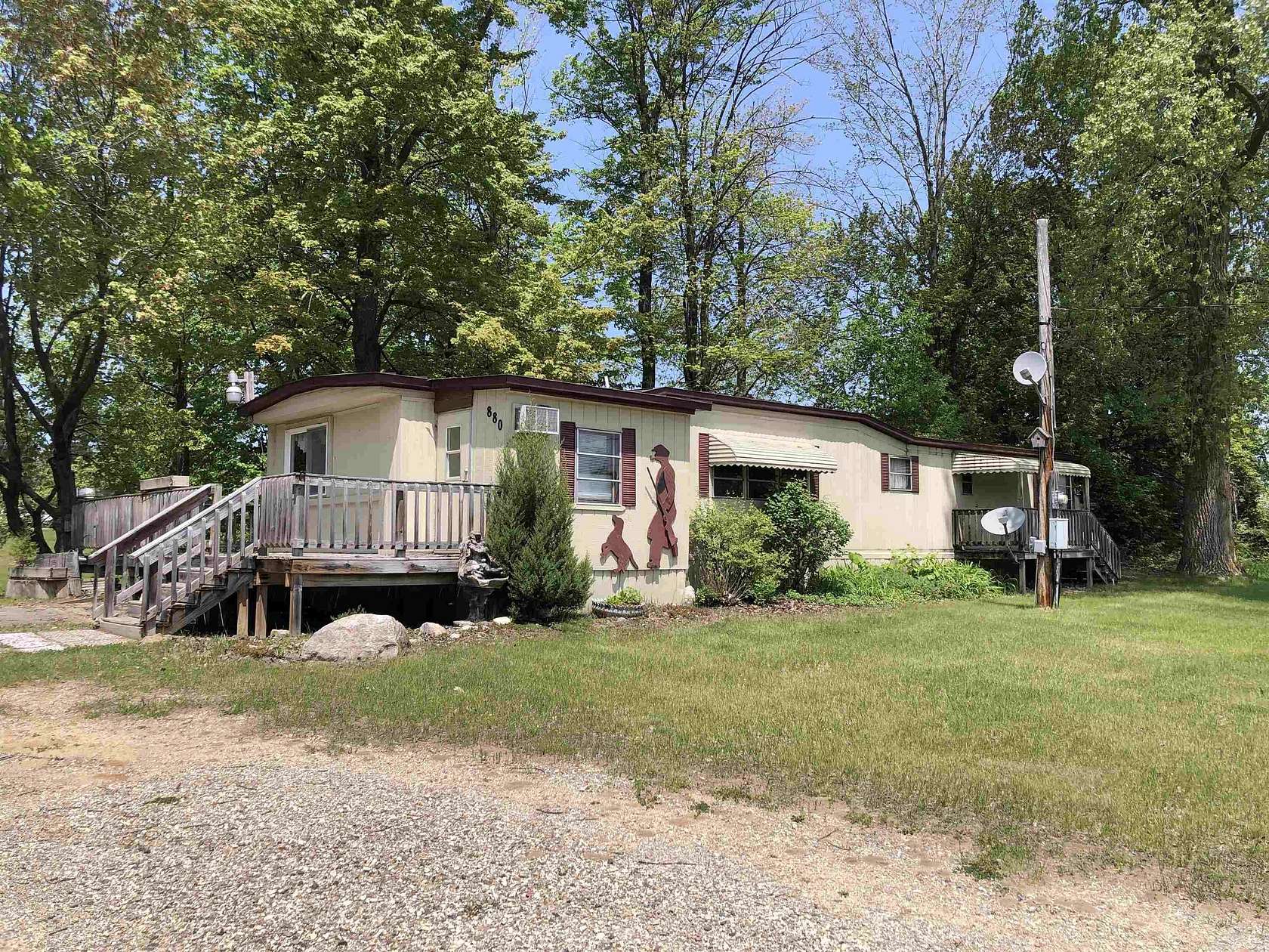 2.1 Acres of Residential Land with Home for Sale in Farwell, Michigan