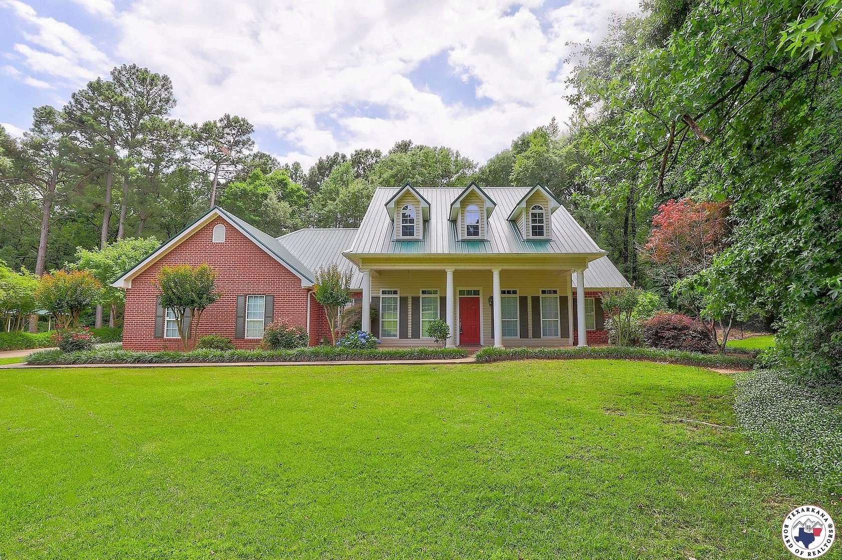 2.75 Acres of Residential Land with Home for Sale in Texarkana, Texas