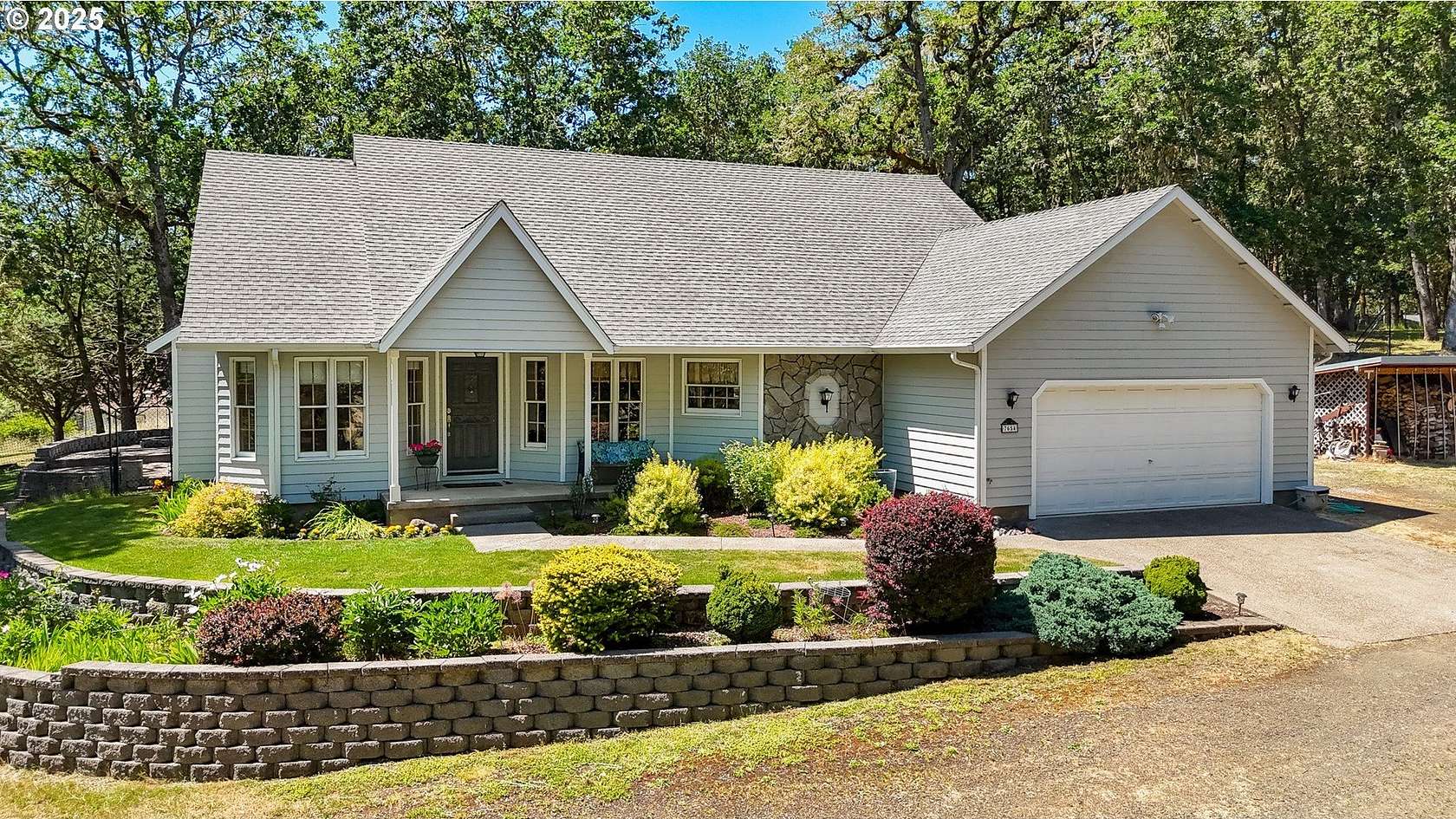 5 Acres of Residential Land with Home for Sale in Roseburg, Oregon