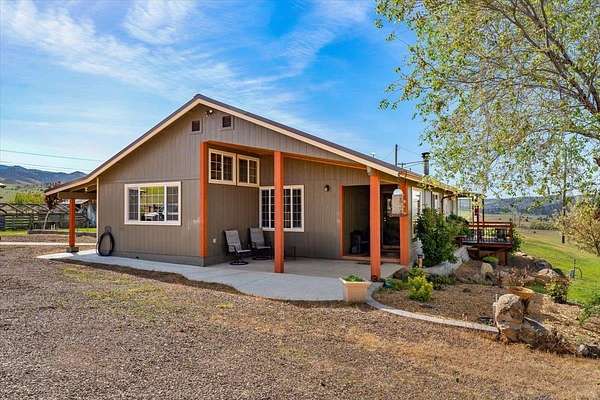 322 Acres of Land with Home for Sale in Montague, California