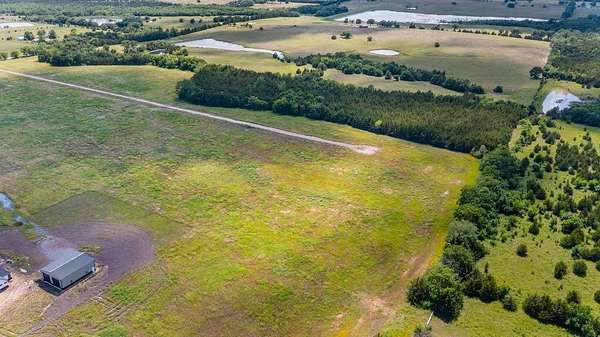 3.24 Acres of Residential Land for Sale in Paris, Texas