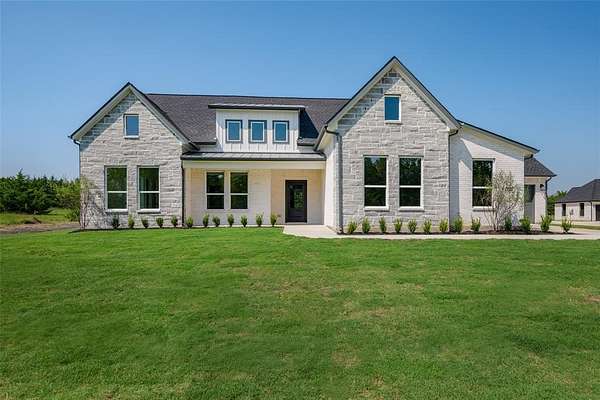 1.71 Acres of Residential Land with Home for Sale in Farmersville, Texas