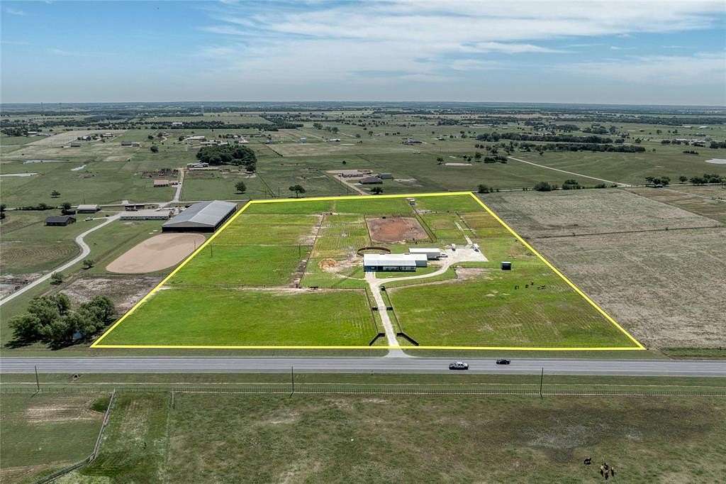 20 Acres of Land with Home for Sale in Whitesboro, Texas