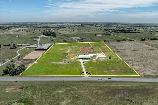 20 Acres of Land with Home for Sale in Whitesboro, Texas