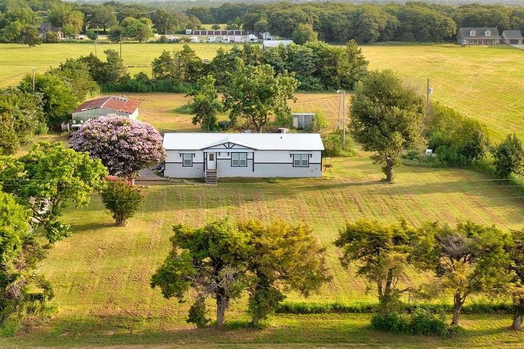 2 Acres of Residential Land with Home for Sale in Pilot Point, Texas