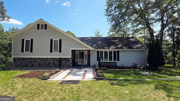 17 Acres of Land with Home for Sale in Fitzgerald, Georgia