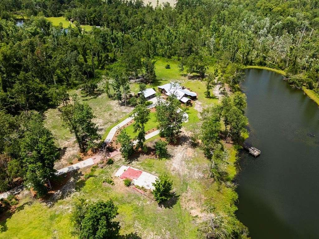 22.8 Acres of Land with Home for Sale in Valdosta, Georgia