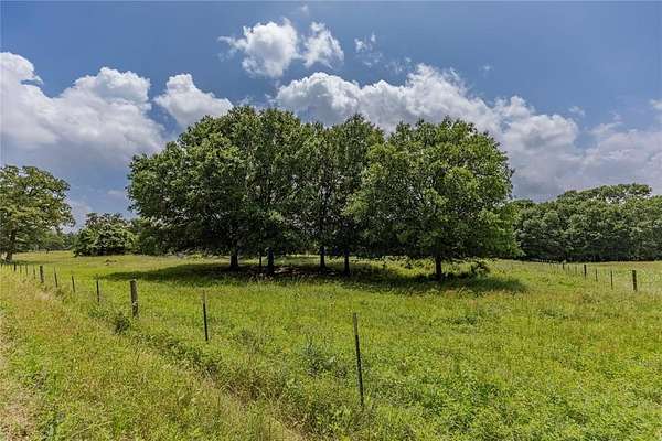 7 Acres of Land for Sale in New Ulm, Texas