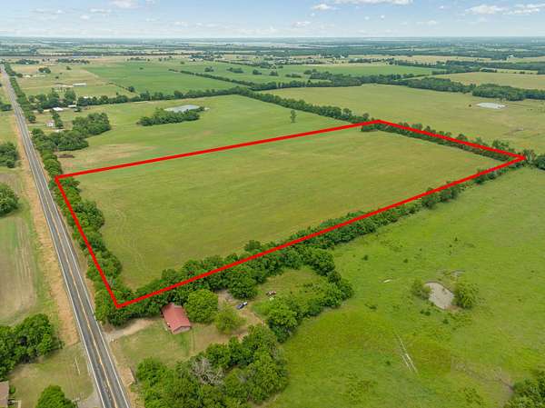 18.2 Acres of Agricultural Land for Sale in Paris, Texas