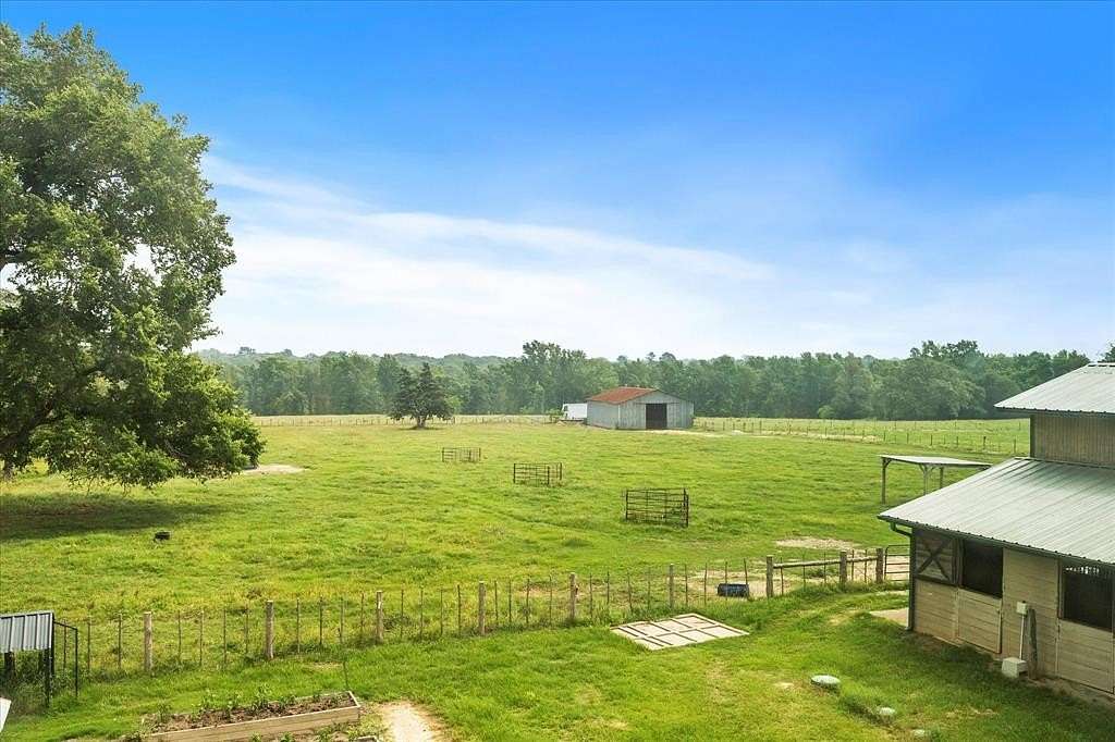 89.9 Acres of Land with Home for Sale in Tennessee Colony, Texas