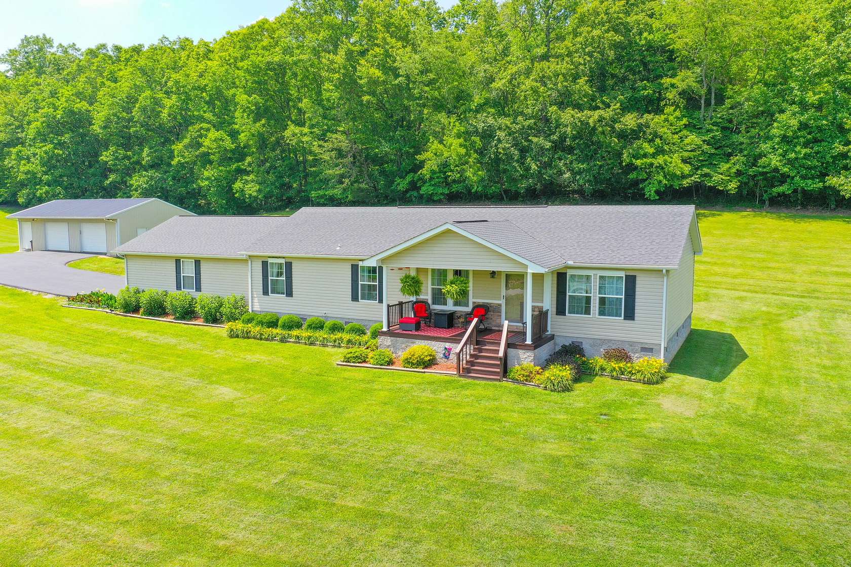 4.53 Acres of Residential Land with Home for Sale in Manchester, Kentucky