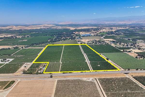 94.8 Acres of Land for Sale in Exeter, California