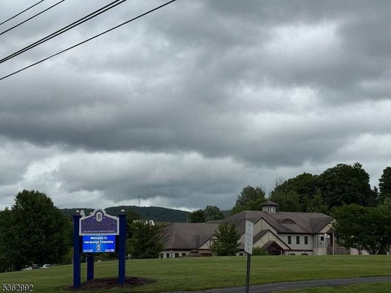 0.94 Acres of Residential Land for Sale in Hardyston Township, New Jersey