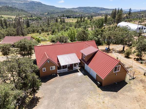 19.4 Acres of Land with Home for Sale in Eagle Point, Oregon