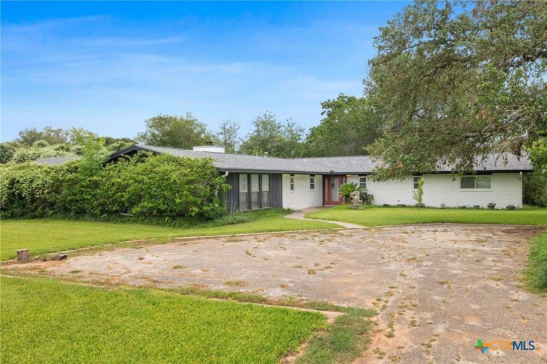 1.6 Acres of Residential Land with Home for Sale in Gonzales, Texas