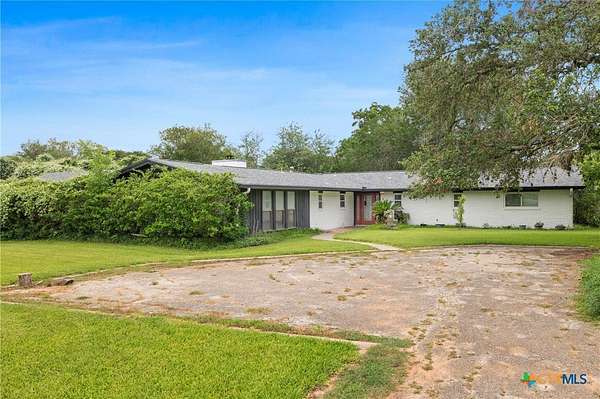 1.6 Acres of Residential Land with Home for Sale in Gonzales, Texas