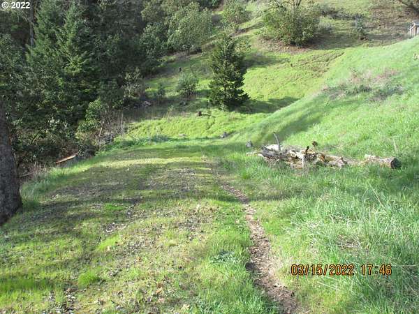 2.16 Acres of Residential Land for Sale in Roseburg, Oregon