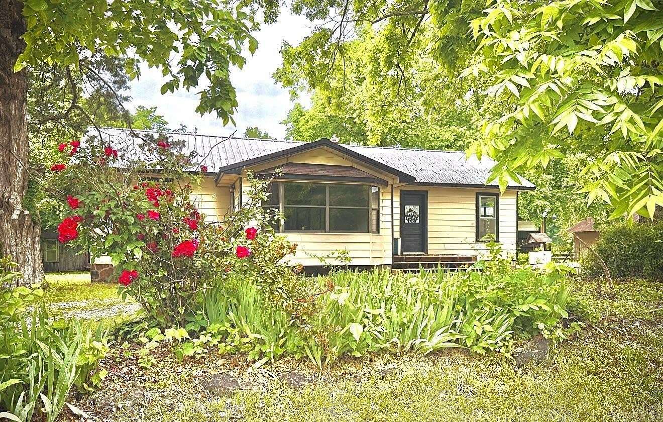 20.9 Acres of Agricultural Land with Home for Sale in Mountain View, Arkansas