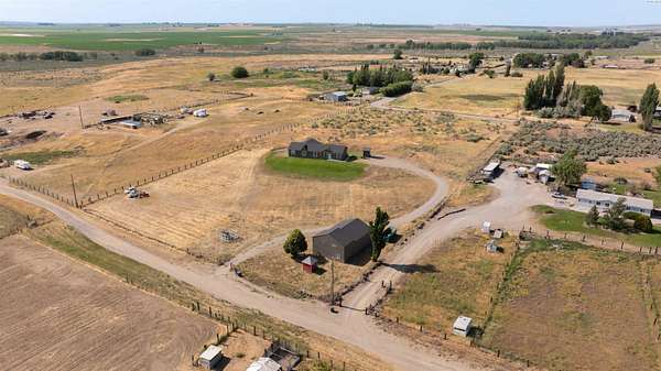 5 Acres of Residential Land with Home for Sale in Pasco, Washington
