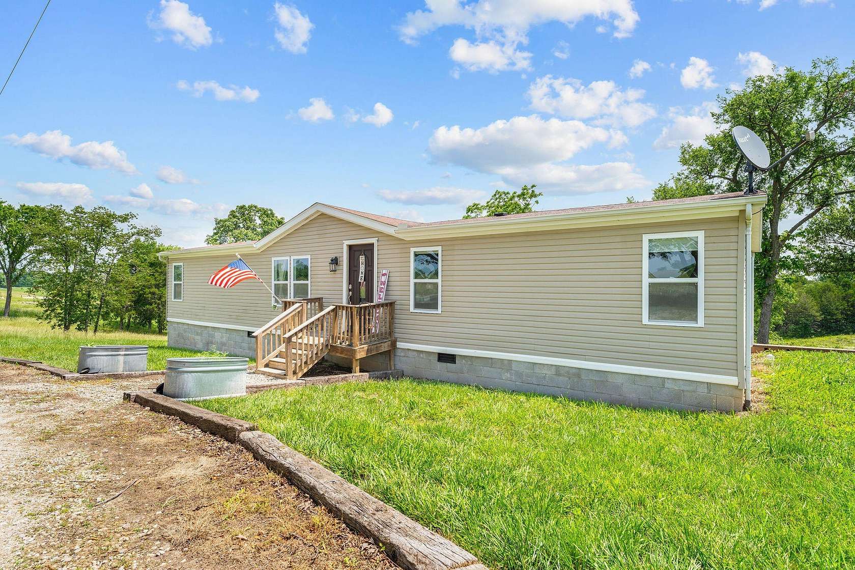 2 Acres of Residential Land with Home for Sale in Eagle Rock, Missouri