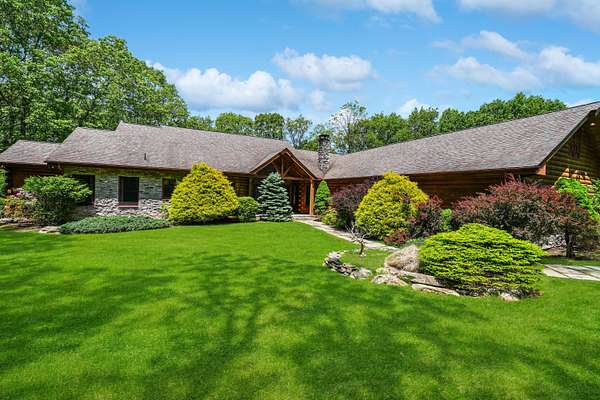 6.39 Acres of Residential Land with Home for Sale in Henryville, Pennsylvania