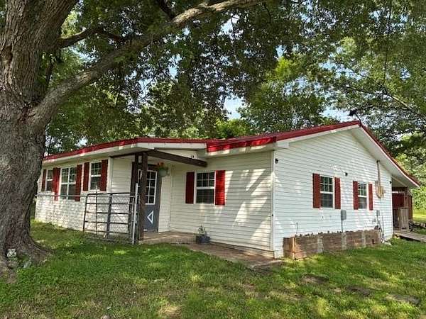 3.87 Acres of Residential Land with Home for Sale in Russellville, Kentucky