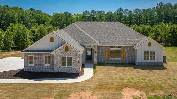 2 Acres of Residential Land with Home for Sale in Henderson, Texas