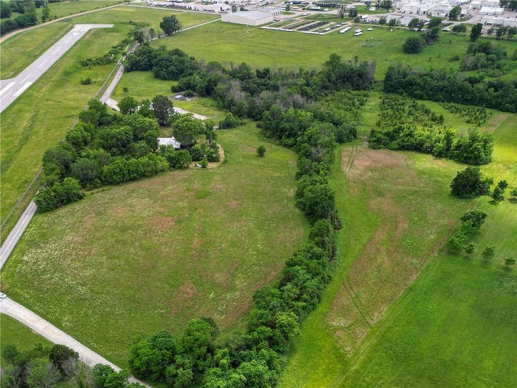 18 Acres of Mixed-Use Land for Sale in Flippin, Arkansas
