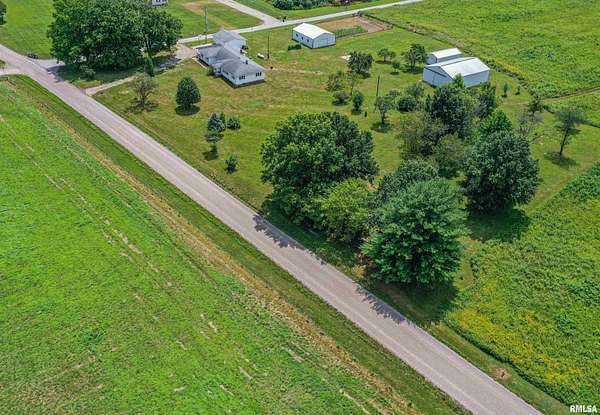 3.49 Acres of Residential Land with Home for Sale in Mount Vernon, Illinois