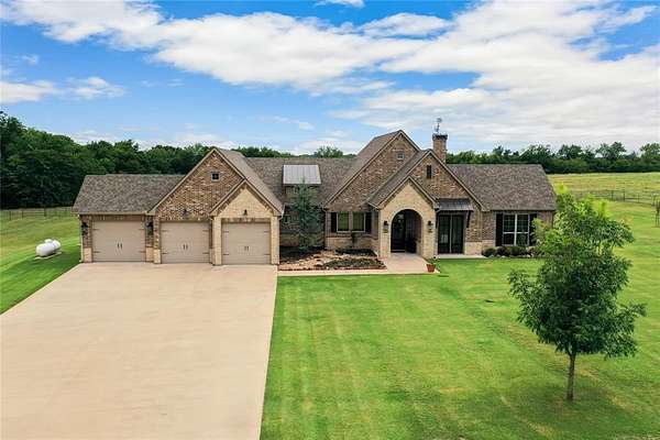 11.2 Acres of Land with Home for Sale in Sherman, Texas