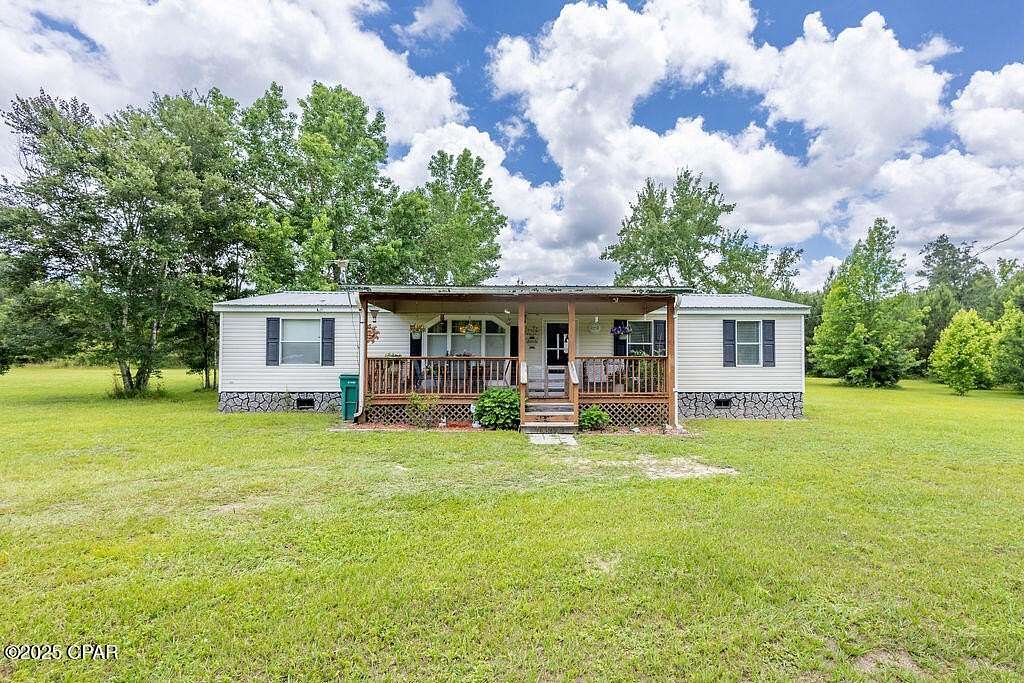 5.5 Acres of Residential Land with Home for Sale in Vernon, Florida