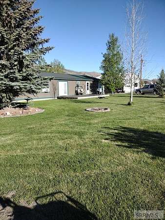 5 Acres of Residential Land with Home for Sale in Moore, Idaho