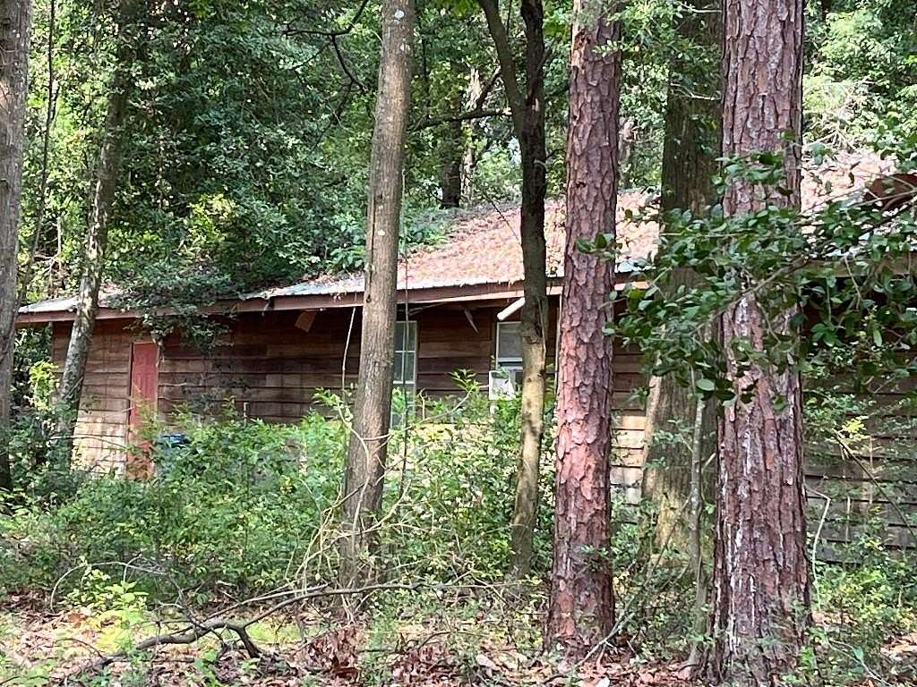 1.62 Acres of Residential Land with Home for Sale in Jesup, Georgia