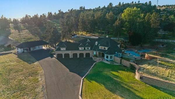 4 Acres of Residential Land with Home for Sale in Klamath Falls, Oregon