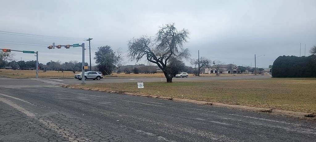 0.72 Acres of Mixed-Use Land for Sale in Beeville, Texas