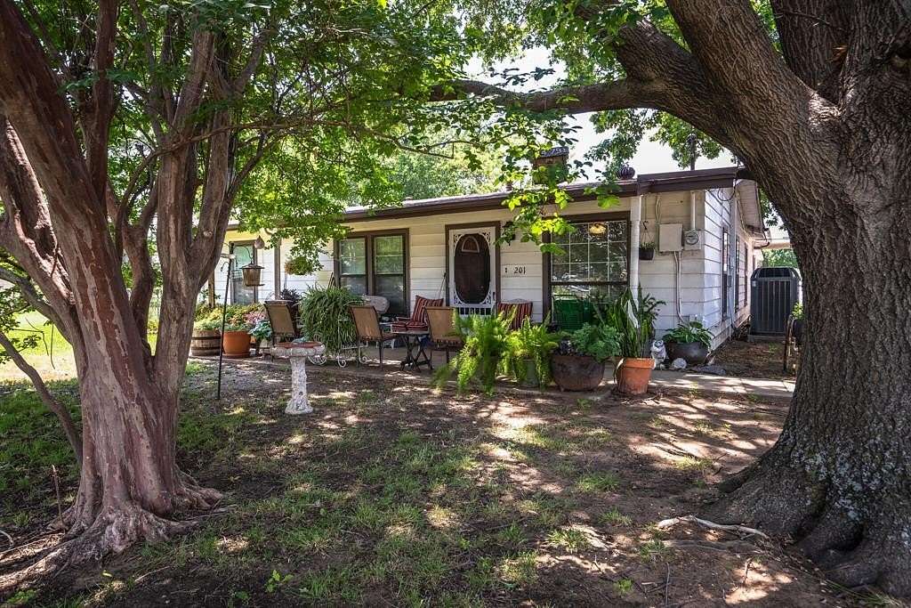 0.69 Acres of Commercial Land for Sale in Lake Dallas, Texas