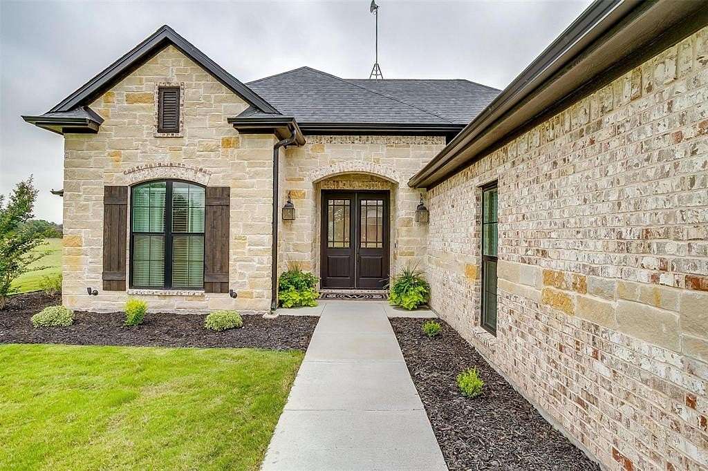 5.68 Acres of Land with Home for Sale in Aledo, Texas