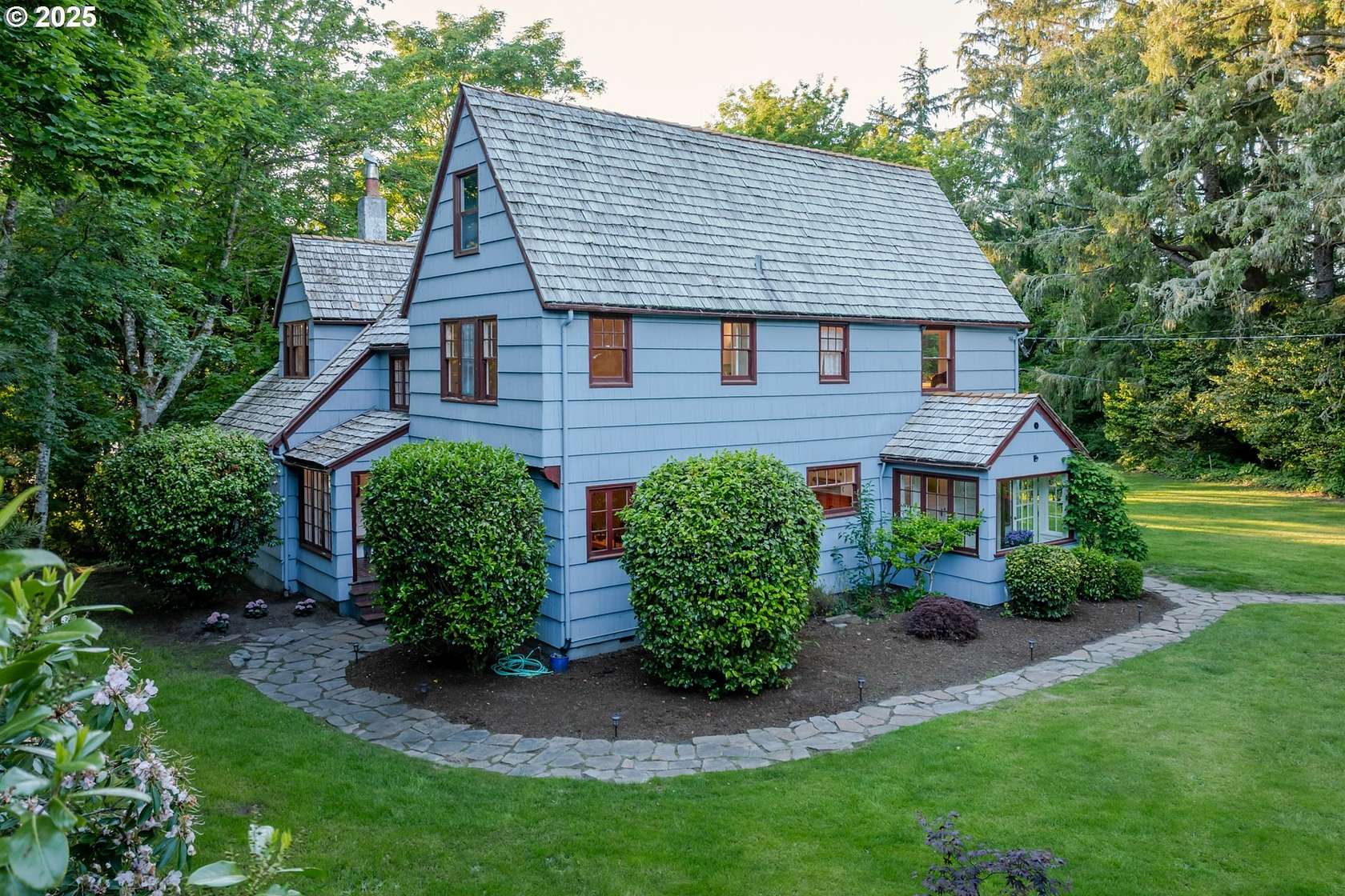 1.62 Acres of Residential Land with Home for Sale in Warrenton, Oregon