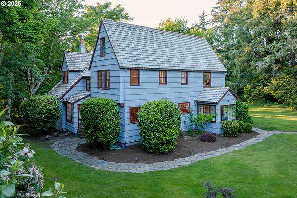 1.62 Acres of Residential Land with Home for Sale in Warrenton, Oregon