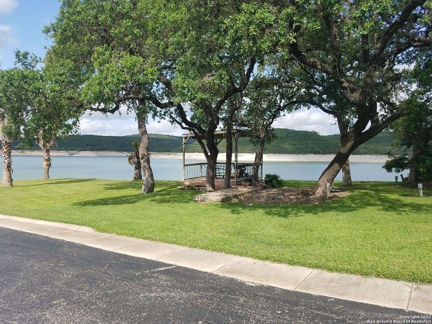 2.26 Acres of Residential Land for Lease in Lakehills, Texas