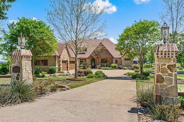 2.1 Acres of Residential Land with Home for Sale in Chandler, Texas