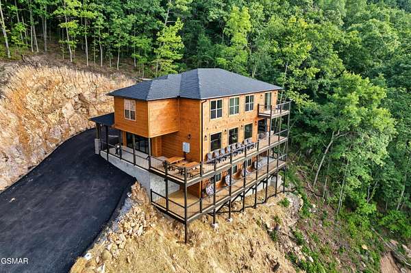 1.55 Acres of Residential Land with Home for Sale in Sevierville, Tennessee