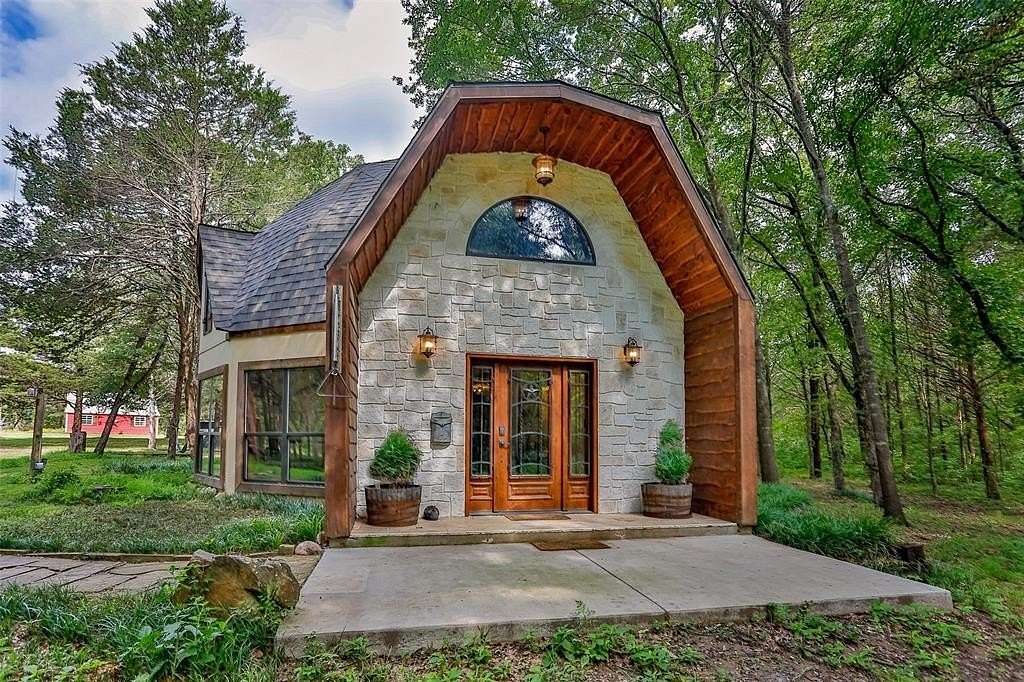 16.6 Acres of Land with Home for Sale in Ravenna, Texas