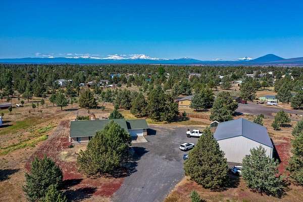 2.2 Acres of Residential Land with Home for Sale in Terrebonne, Oregon