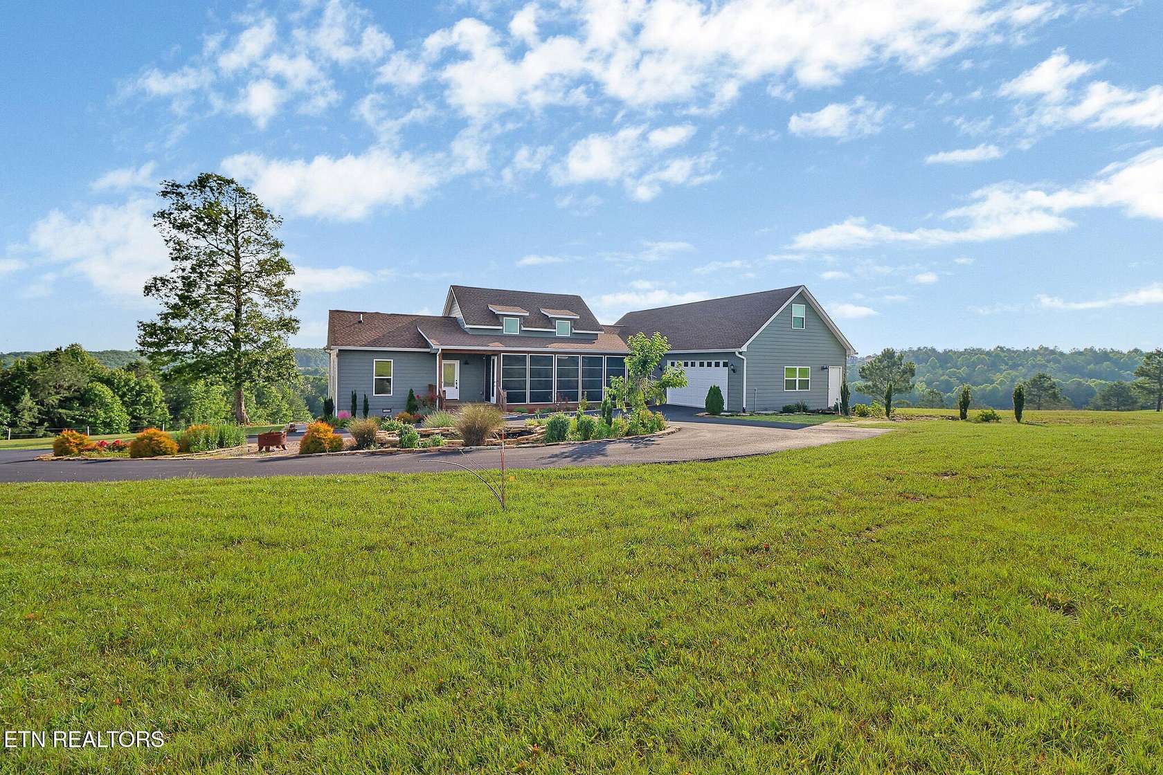 2.86 Acres of Residential Land with Home for Sale in Jamestown, Tennessee